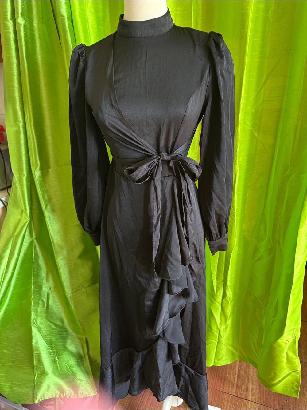 Women's Black Long Sleeve Tie-Waist Ruffle Dress